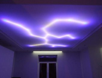 одноуровневые натяжной потолок с подсветкой